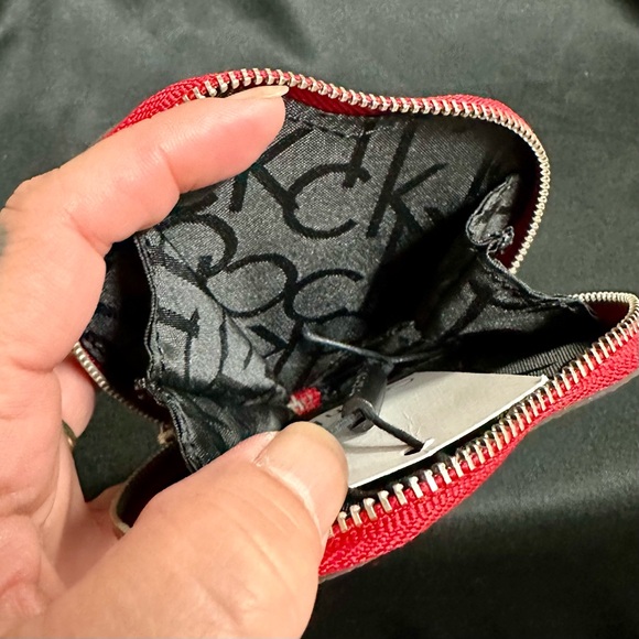 CALVIN KLEIN heart shape coin case (blk/red) - Picture 9 of 10